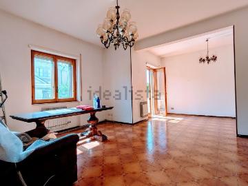 Appartamento in vendita di 147 m² in Viale Gabriele Veneziale, 103