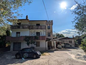Appartamento in vendita di 147 m² in Contrada Grotte