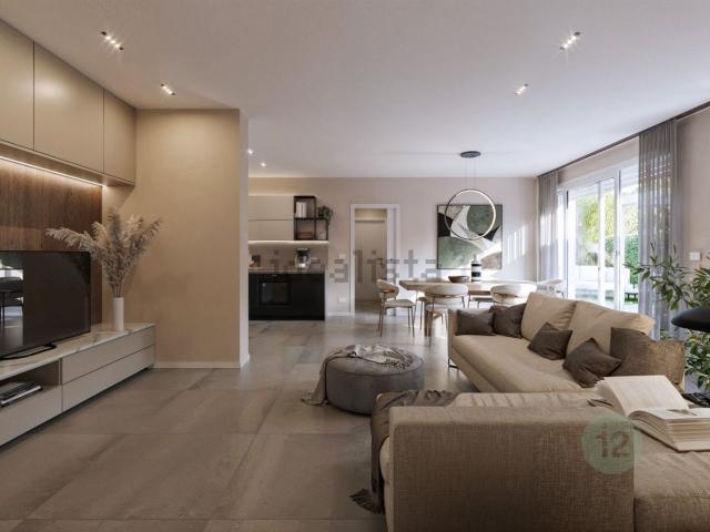 Appartamento in vendita di 148 m² in Via 25 Aprile 1945, 11