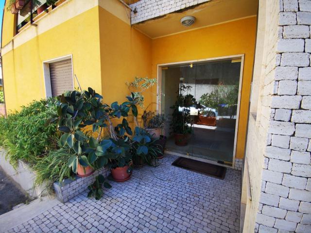 Appartamento in vendita di 148 m² in Via Consolare Pompea, 1469