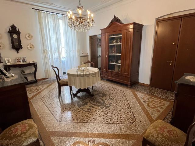 Appartamento in vendita di 148 m² in Via Carlo Camozzini