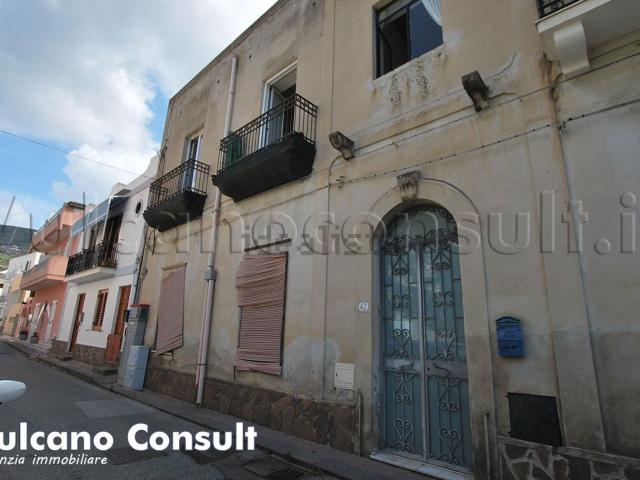 Appartamento in vendita di 148 m² in Via Cesare Battisti, 44