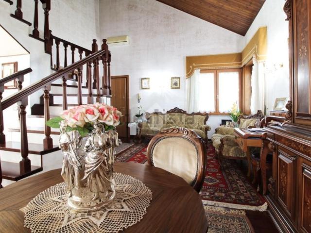 Appartamento in vendita di 148 m² in Via Giacomo Matteotti, 12
