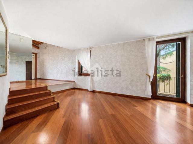 Appartamento in vendita di 148 m² in Via Guglielmo Oberdan