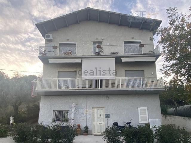 Appartamento in vendita di 148 m² in Via Dei Colli, 31