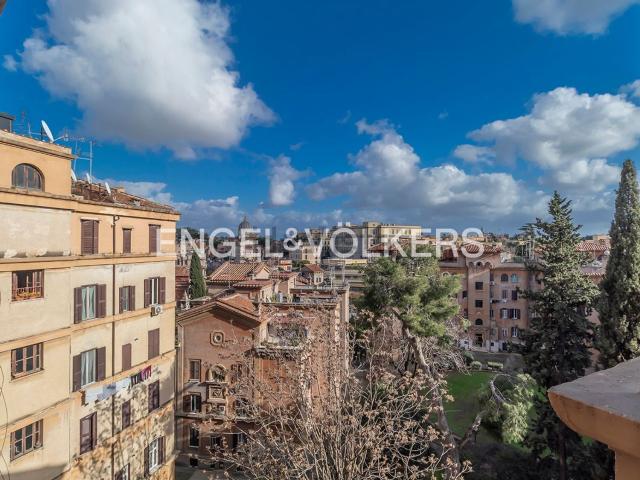 Appartamento in vendita di 148 m² in Via Enrico Cravero
