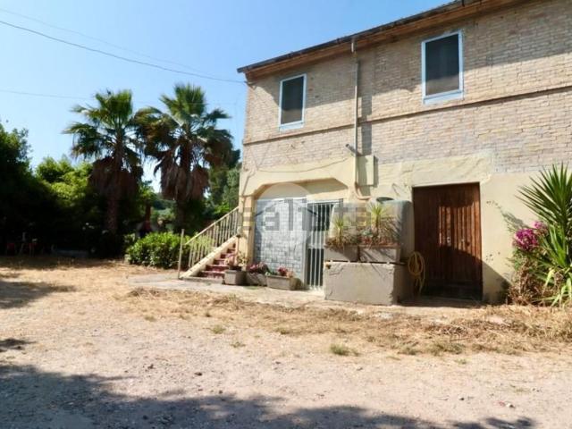 Appartamento in vendita di 148 m² in Via Montagna dei Fiori, 122