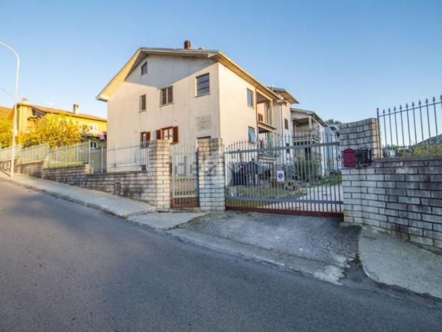 Appartamento in vendita di 148 m² in Via Monte Bianco, 12
