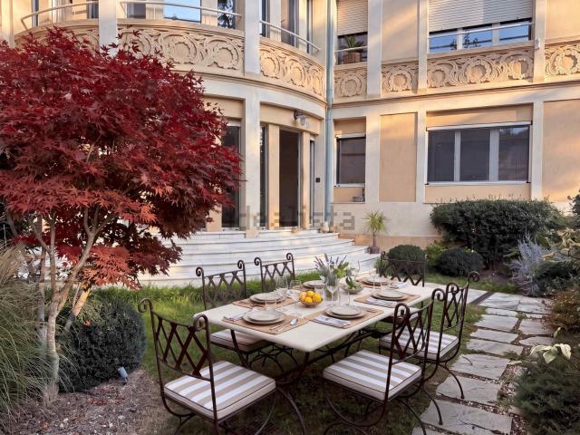Appartamento in vendita di 148 m² in Via San Mamolo, 45