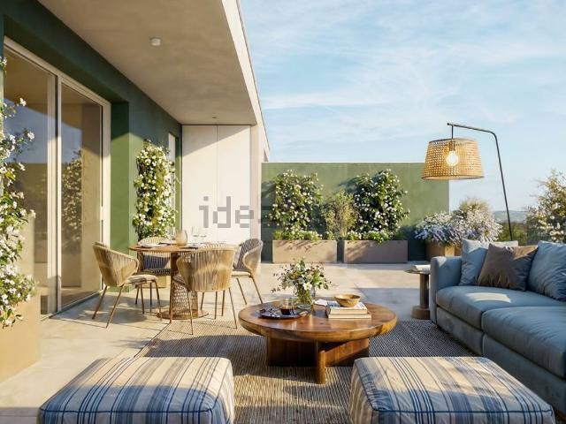 Appartamento in vendita di 148 m² in Via Silvio Pellico