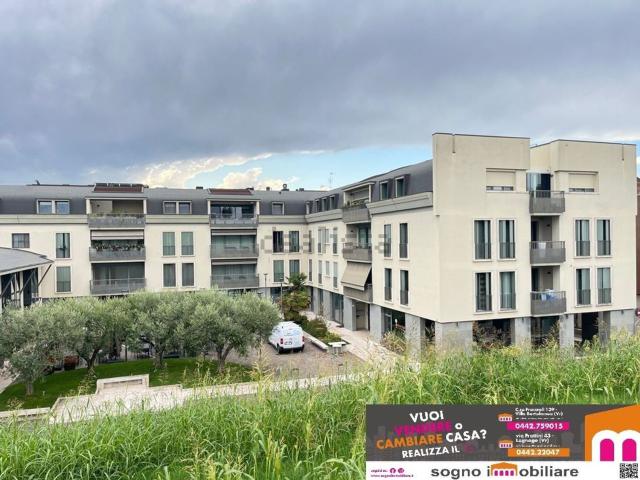 Appartamento in vendita di 148 m² in Via Pierdomenico Frattini, 43