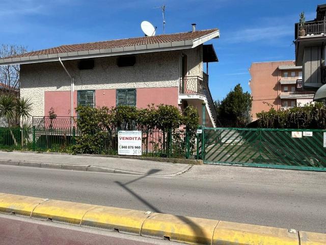 Appartamento in vendita di 149 m² in Via del Mare, 110