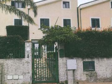 Appartamento in vendita di 149 m² in Via della Solidarietà