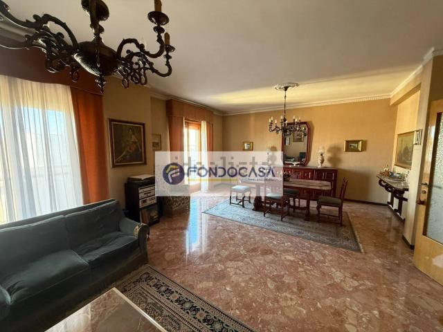 Appartamento in vendita di 149 m² in Via di Leuca, 113