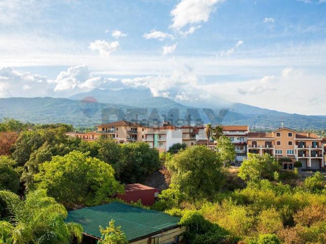 Appartamento in vendita di 149 m² in Via Finocchiaro, 34