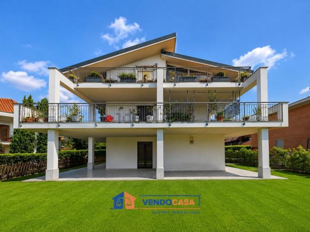 Appartamento in vendita di 149 m² in Via Monte Rosa, 35