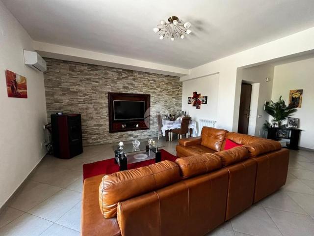 Appartamento in vendita di 149 m² in Via Tago, 4