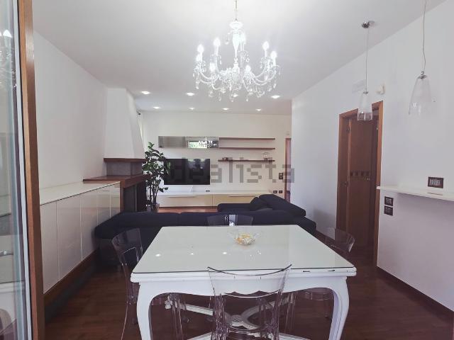 Appartamento in vendita di 149 m² in Largo Monsignor Genovese