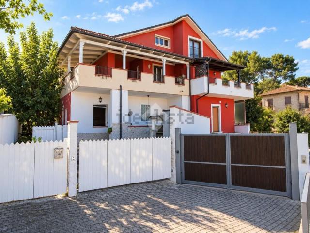 Appartamento in vendita di 149 m² in Salita San Franco, 74