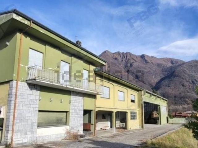 Appartamento in vendita di 1500 m² in Via Dottor Giuseppe Lavarini