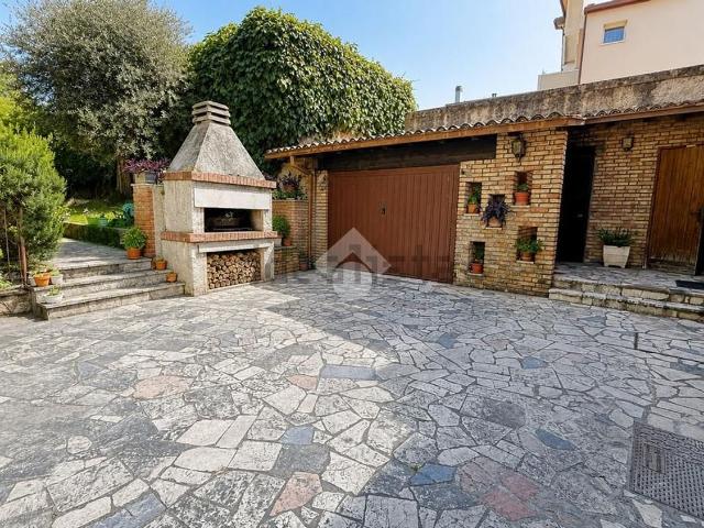 Appartamento in vendita di 150 m² in Viale F. Agello