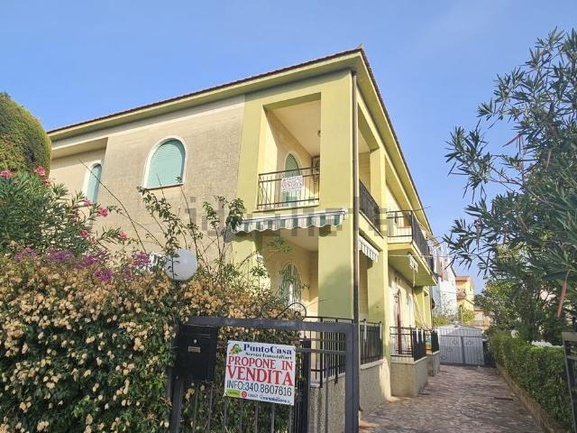 Appartamento in vendita di 150 m² in Via C.Alvaro