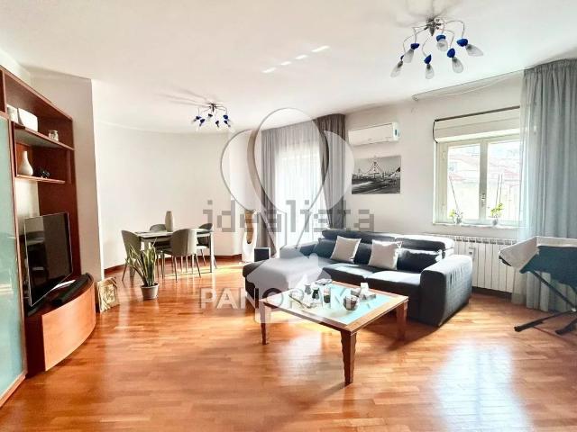 Appartamento in vendita di 150 m² in Via Colombo