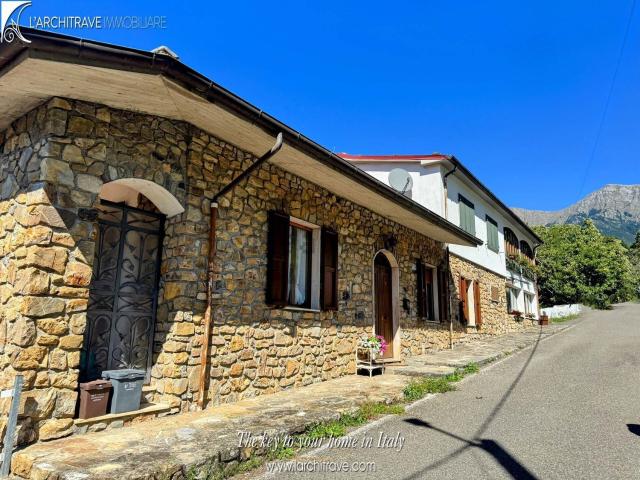Appartamento in vendita di 150 m² in Via Cavallana, 8
