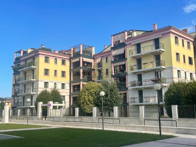 Appartamento in vendita di 150 m² in Via Ca&apos  di Cozzi