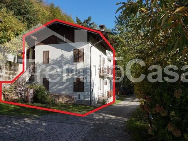 Appartamento in vendita di 150 m² in Via Caduti