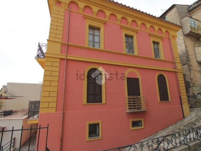 Appartamento in vendita di 150 m² in Via Cairoli, 8