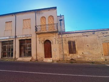 Appartamento in vendita di 150 m² in Via Carlo Felice