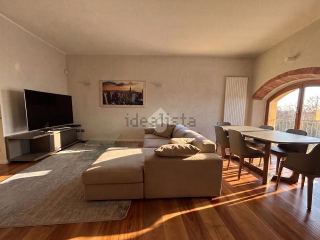 Appartamento in vendita di 150 m² in Via Cesare Battisti, 8