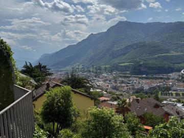 Appartamento in vendita di 150 m² in Via Cesarini