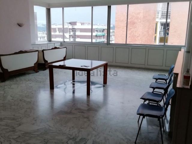 Appartamento in vendita di 150 m² in Via Cintia