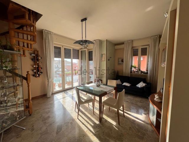Appartamento in vendita di 150 m² in Via Achille Grandi