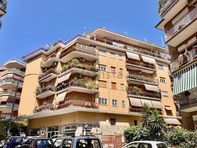 Appartamento in vendita di 150 m² in Via Adolfo Albertazzi, 91