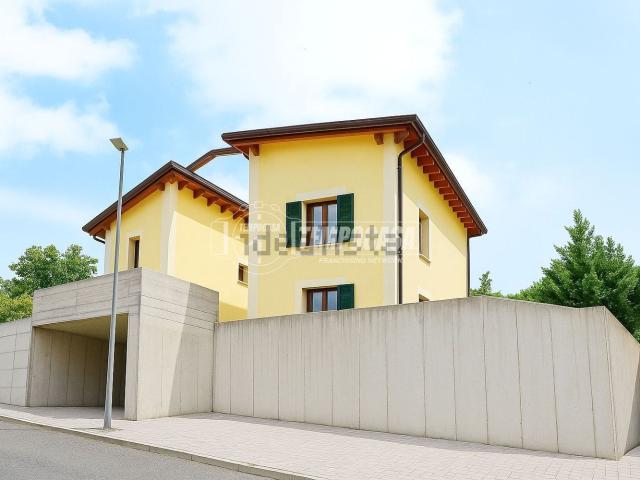 Appartamento in vendita di 150 m² in Via Aldo Moro