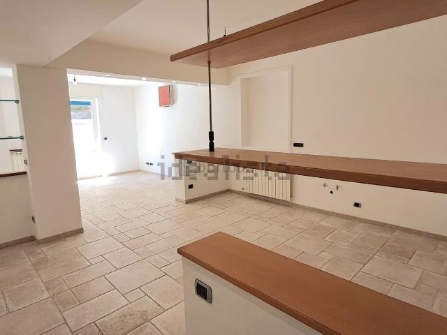 Appartamento in vendita di 150 m² in Via Aurelio Robino