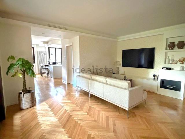 Appartamento in vendita di 150 m² in Via Bareggio, 21