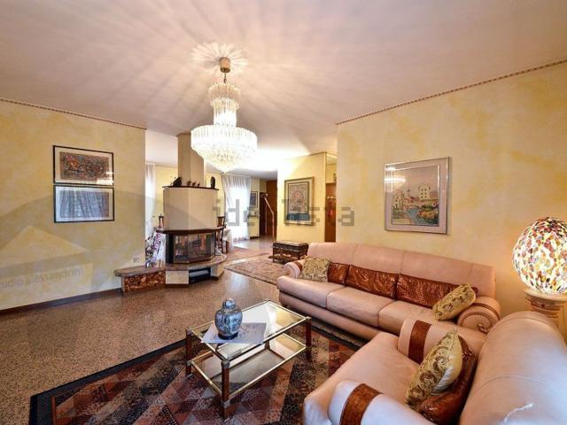 Appartamento in vendita di 150 m² in Via Bellini
