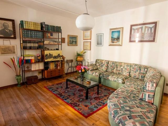 Appartamento in vendita di 150 m² in Via Burbera