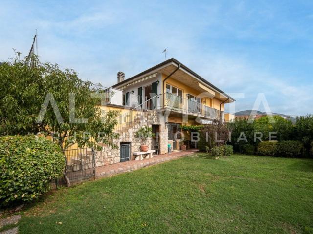 Appartamento in vendita di 150 m² in Via G. Puccini