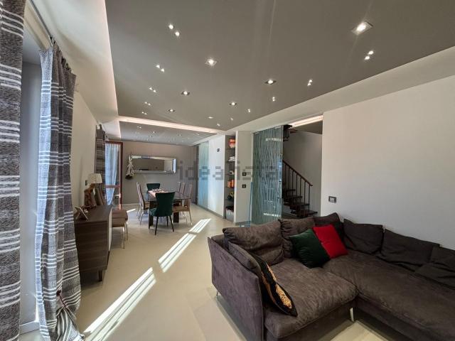 Appartamento in vendita di 150 m² in Via Galassia, 9