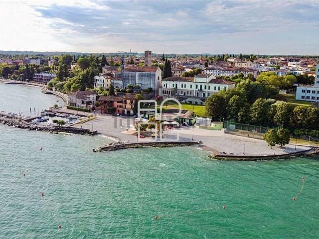 Appartamento in vendita di 150 m² in Via Giuseppe di Vittorio