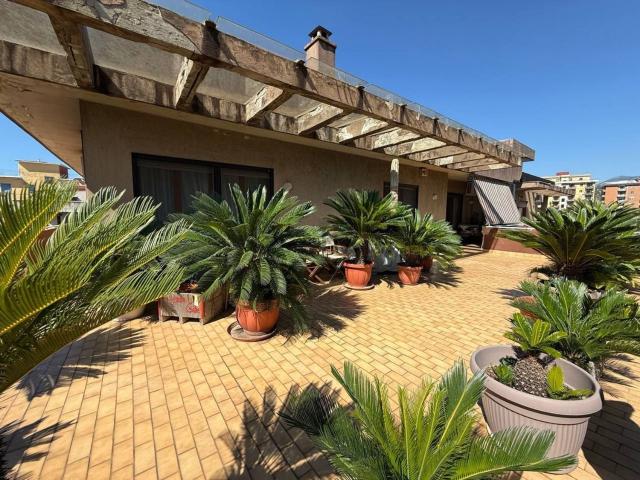 Appartamento in vendita di 150 m² in Via Domenicantonio Siniscalchi