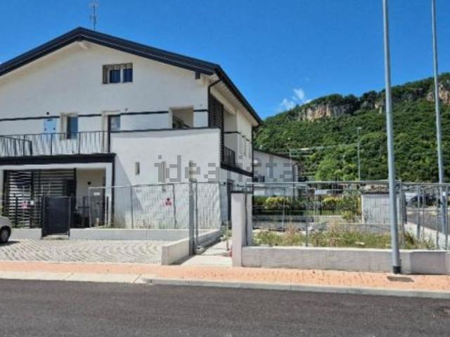 Appartamento in vendita di 150 m² in Via dei Castagni