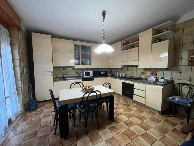Appartamento in vendita di 150 m² in Via dei Gelsomini, 17