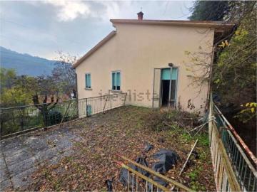 Appartamento in vendita di 150 m² in Via della Quercia, 40