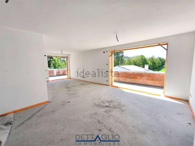 Appartamento in vendita di 150 m² in Via delle Industrie